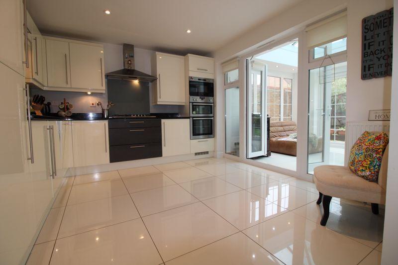 2 Bedroom Flat in Caerphilly